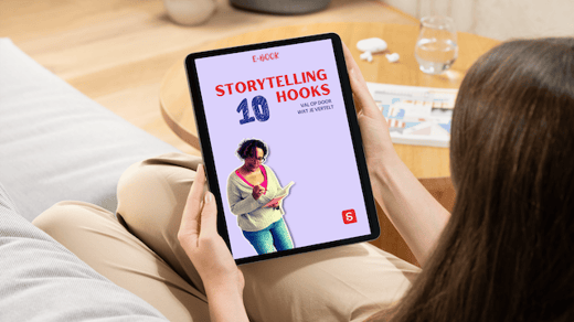 E-book met 10 storytelling hooks op een tablet