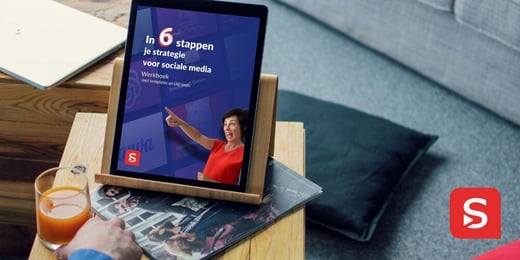 Werkboek sociale mediastrategie in 6 stappen op een tablet