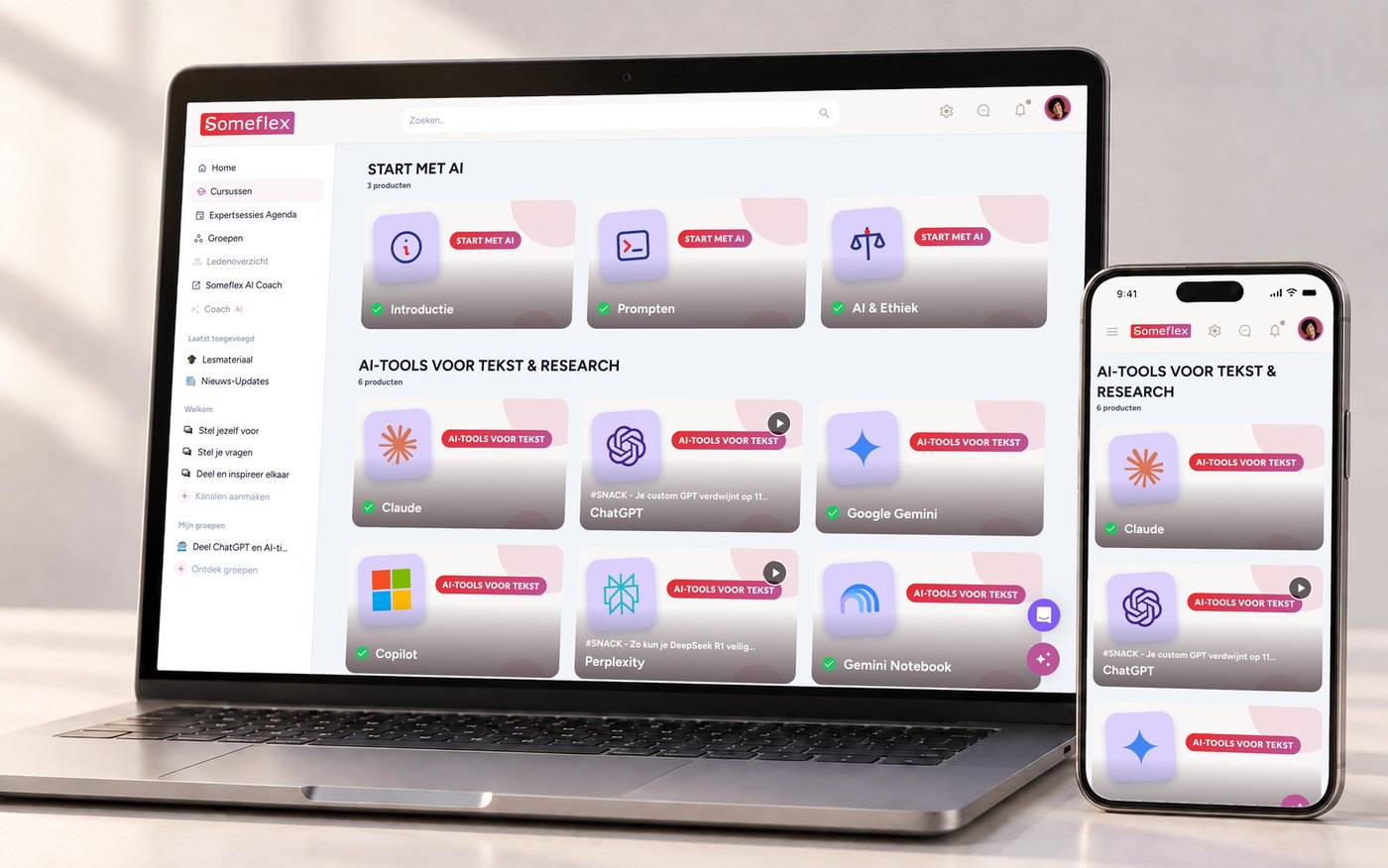 Het Someflex-leerplatform op een laptop en een smartphone, met de cursussen over AI-tools