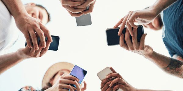 Wat zijn de beste tijden om te posten op sociale media in 2024?